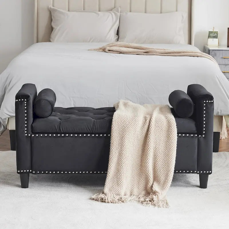 Banc de rangement capitonné boutonné en velours Queen avec accoudoirs et garniture cloutée