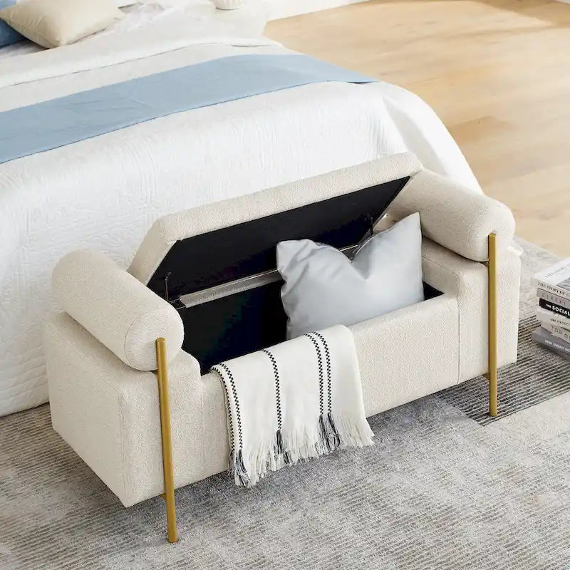 Banc de rangement capitonné en lin avec accoudoirs cylindriques et pieds en métal doré