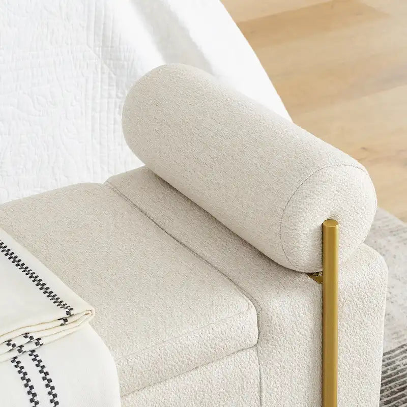 Banc de rangement capitonné en lin avec accoudoirs cylindriques et pieds en métal doré