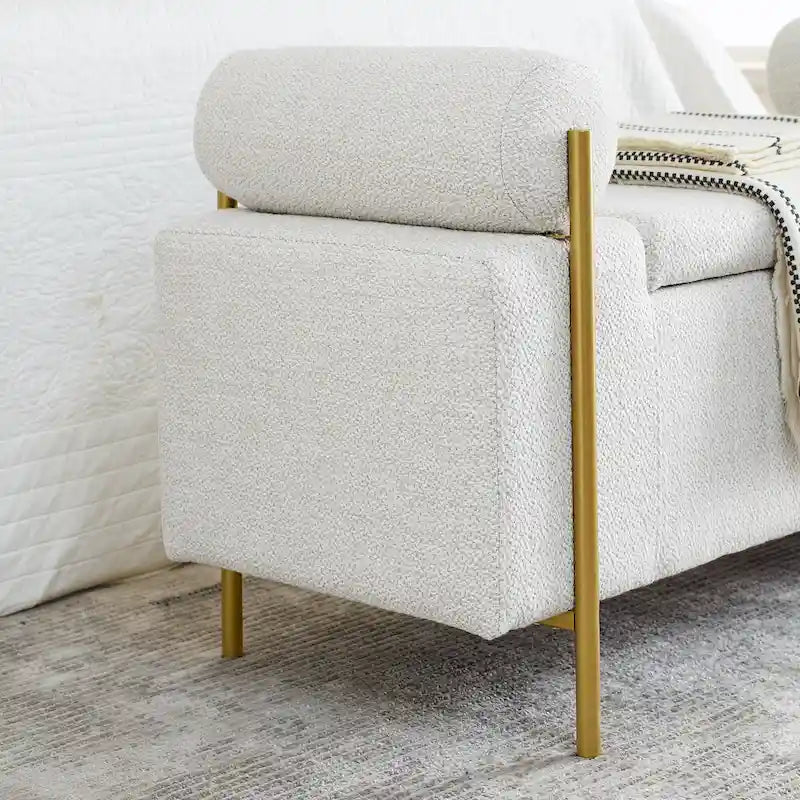 Banc de rangement capitonné en lin avec accoudoirs cylindriques et pieds en métal doré
