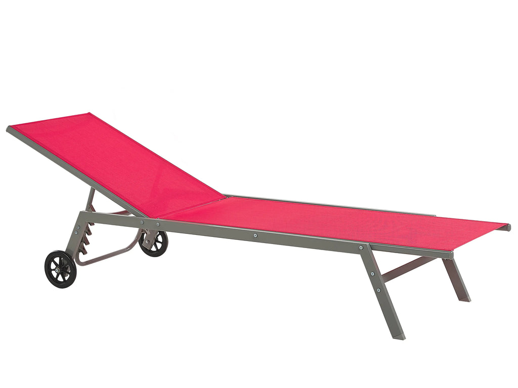 Chaise longue en métal rouge