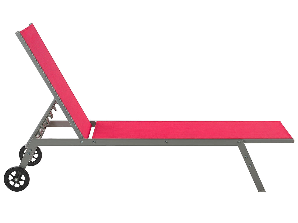Chaise longue en métal rouge