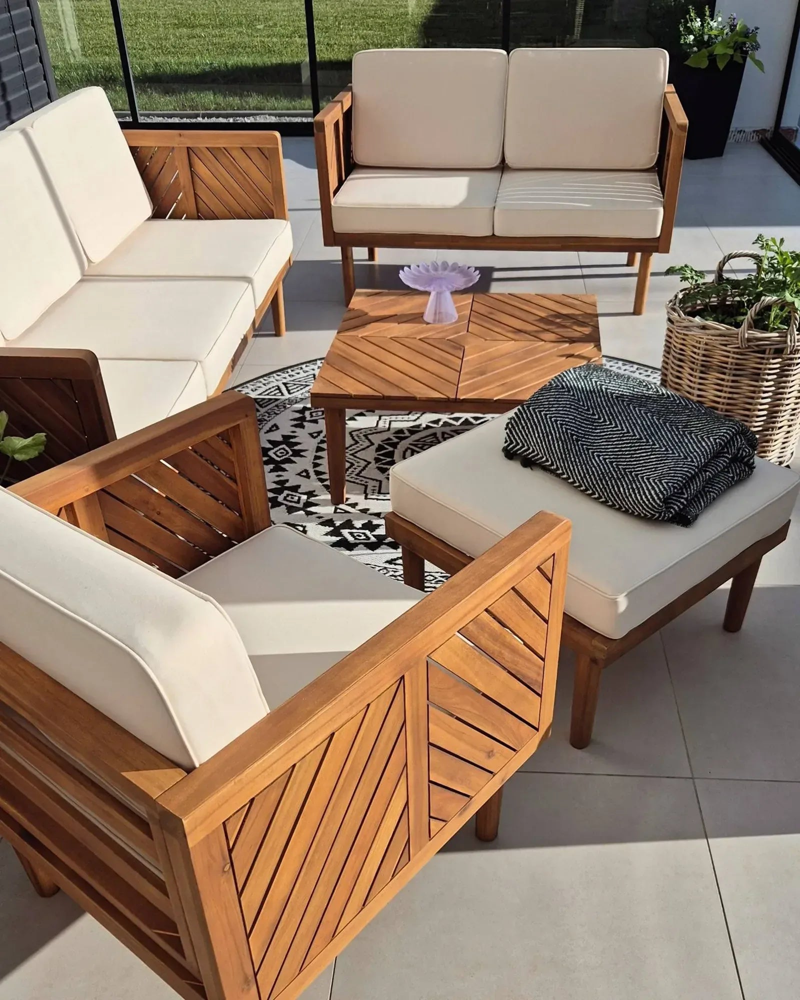 Fauteuil de jardin avec pouf en bois d'acacia marron