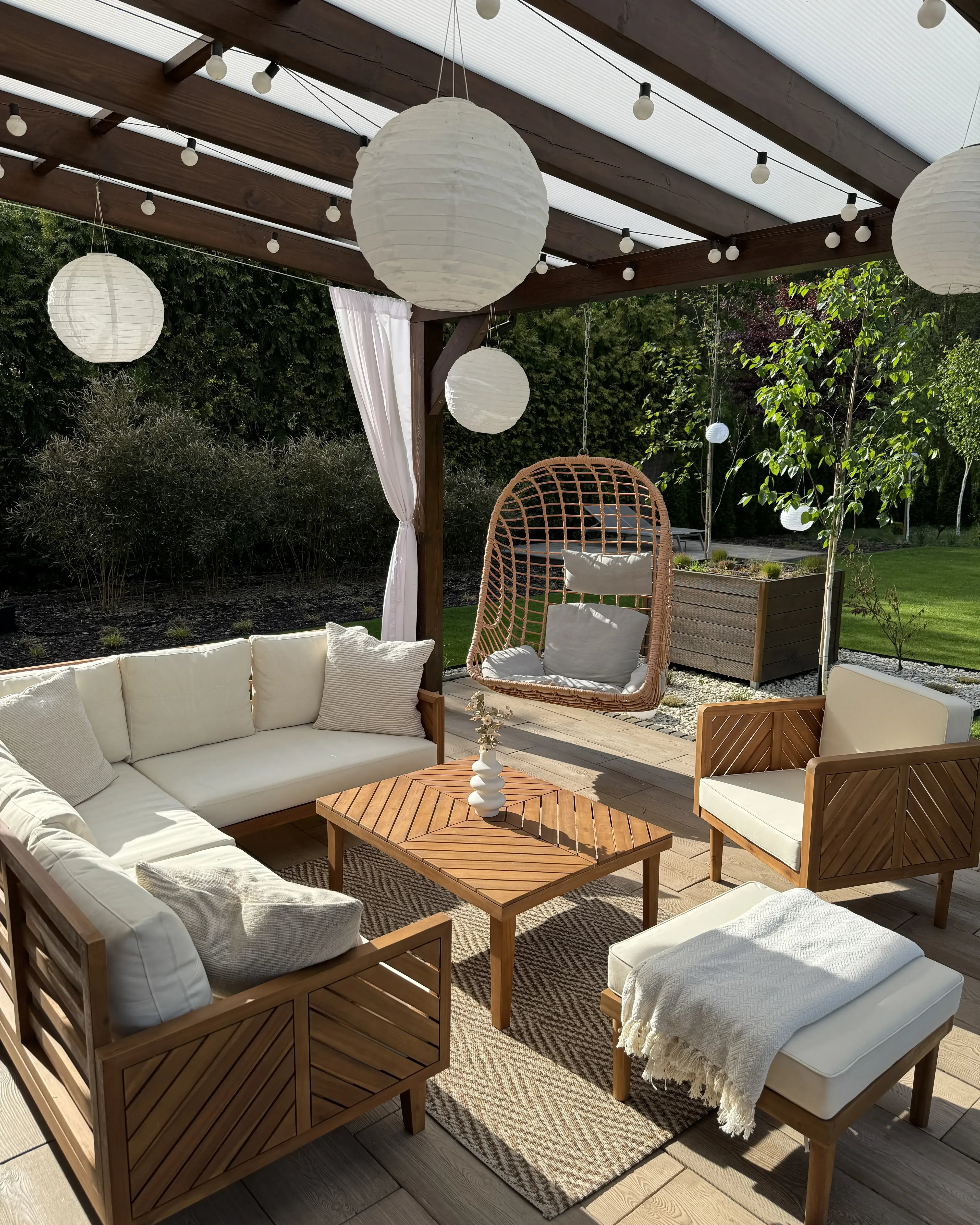 Fauteuil de jardin avec pouf en bois d'acacia marron