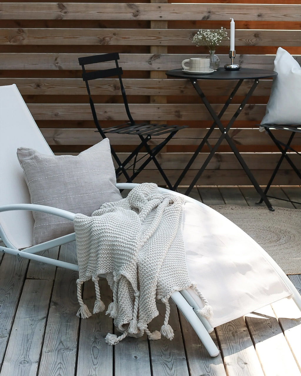 Chaise longue en métal beige