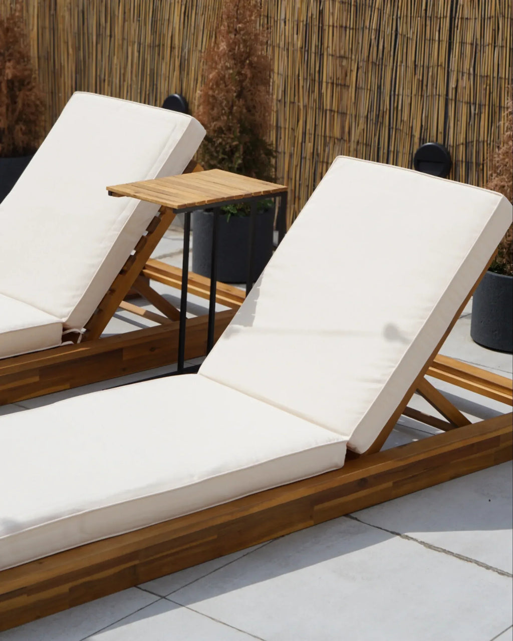 Chaise longue de jardin avec coussin en bois d'acacia marron
