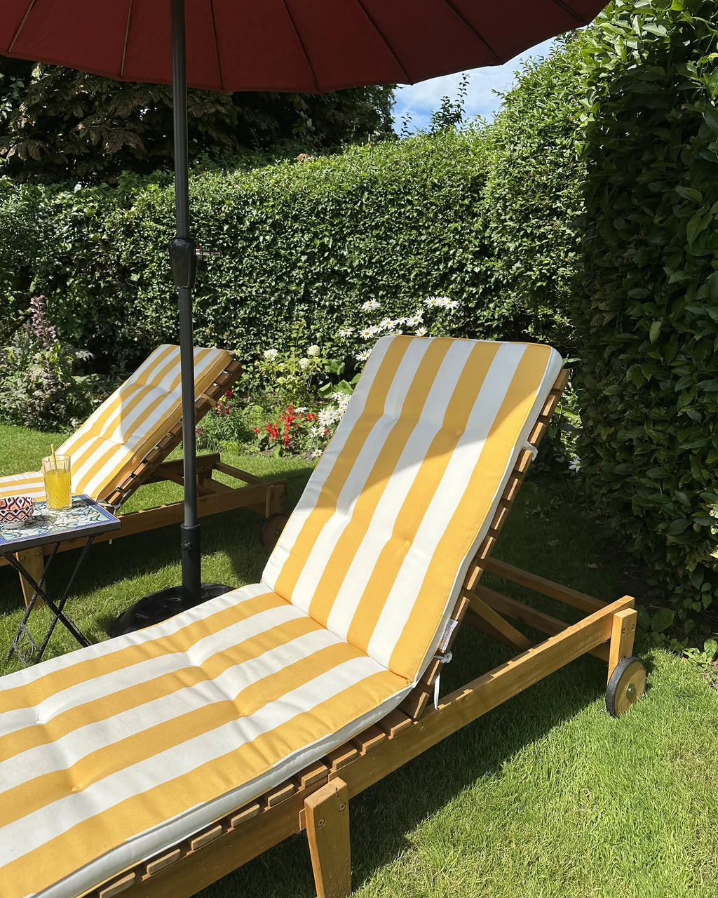 Chaise longue en bois d'acacia marron