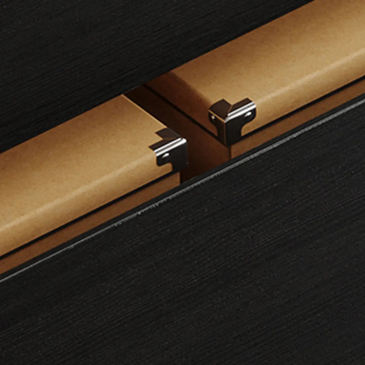 Commode en bois d'inspiration Art déco avec sculptures géométriques