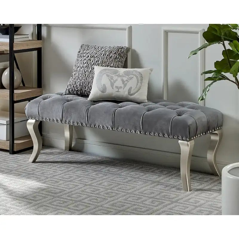 Banc capitonné avec garniture cloutée