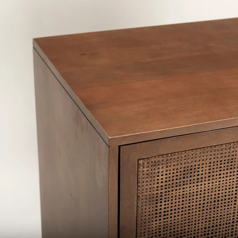 Meuble d'appoint Grier en bois massif brun moyen avec portes en rotin