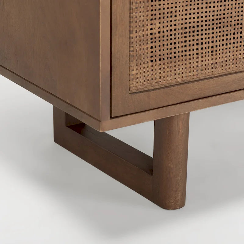 Meuble d'appoint Grier en bois massif brun moyen avec portes en rotin