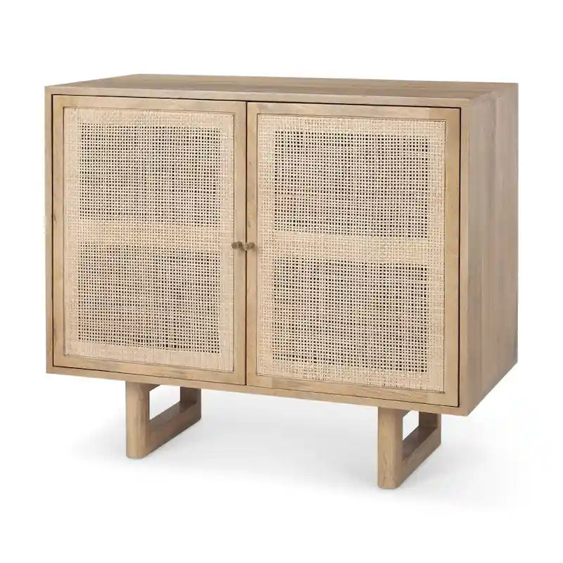 Meuble d'appoint Grier en bois massif brun clair avec portes en rotin