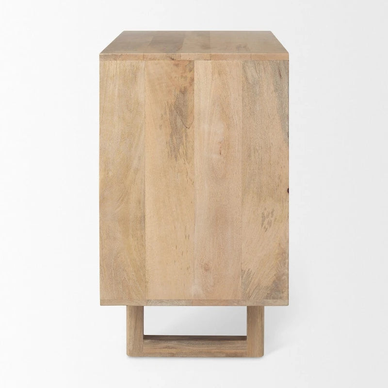 Meuble d'appoint Grier en bois massif brun clair avec portes en rotin