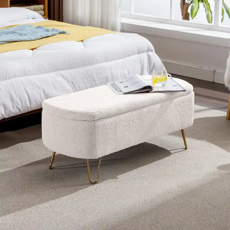 Banc de rangement ottoman pour bout de lit avec pieds dorés, banc d'entrée moderne en fausse fourrure ivoire rembourré avec rangement