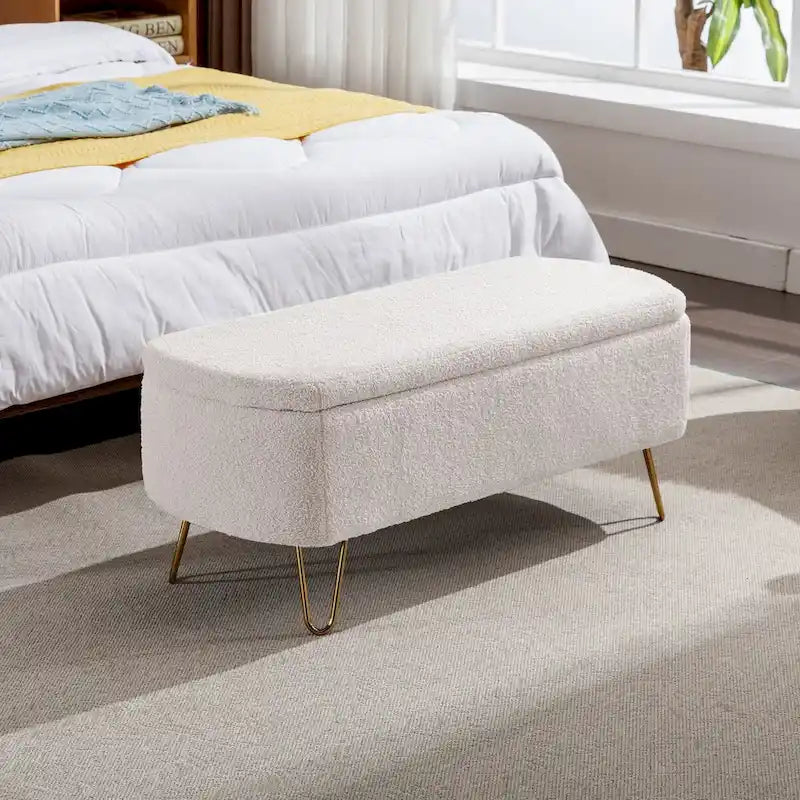 Banc de rangement ottoman pour bout de lit avec pieds dorés, banc d'entrée moderne en fausse fourrure ivoire rembourré avec rangement
