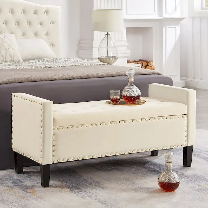 Banc de rangement capitonné GEITIN avec boutons touffetés et garniture cloutée