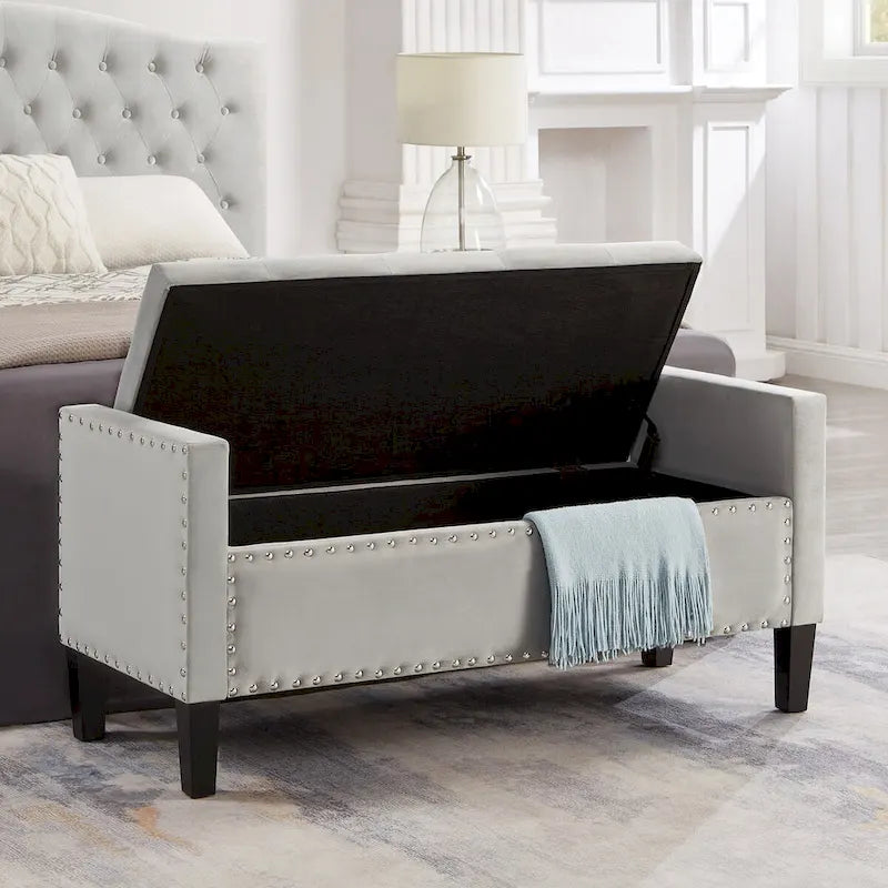 Banc de rangement capitonné GEITIN avec boutons touffetés et garniture cloutée