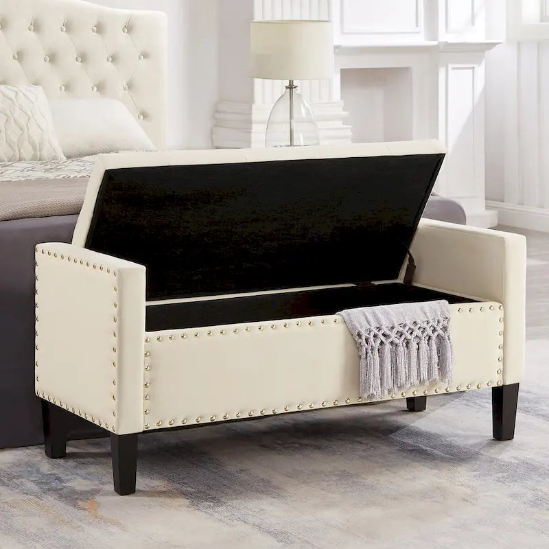 Banc de rangement capitonné GEITIN avec boutons touffetés et garniture cloutée