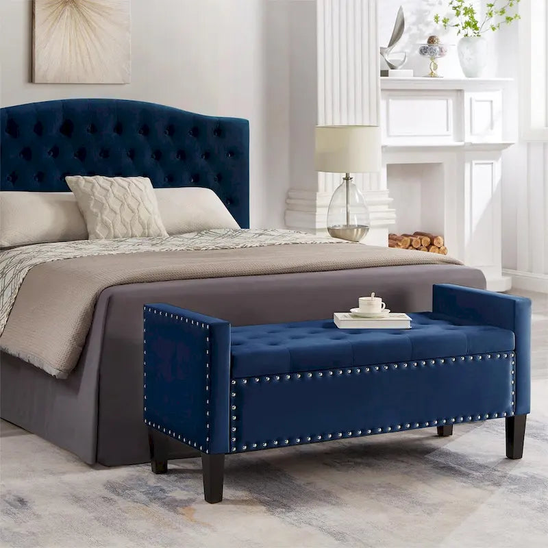 Banc de rangement capitonné GEITIN avec boutons touffetés et garniture cloutée