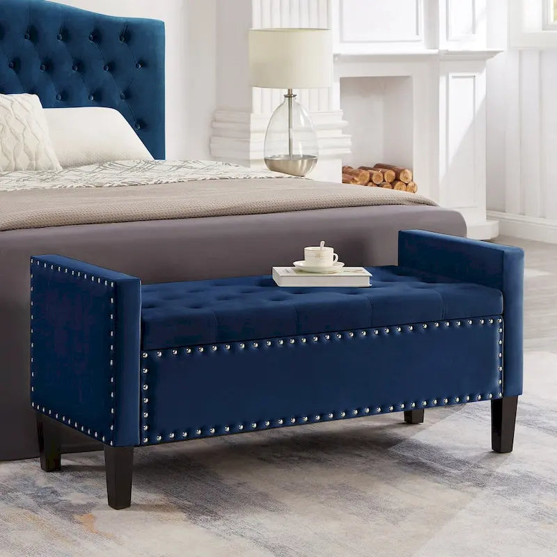 Banc de rangement capitonné GEITIN avec boutons touffetés et garniture cloutée