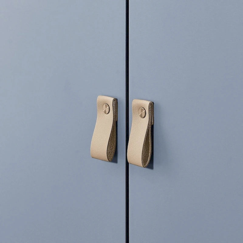 Meuble bas en bois à 3 portes avec poignée en cuir