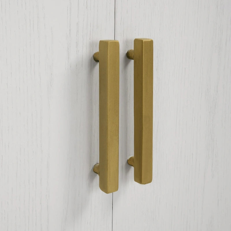 Meuble bas Uttermost Front Range blanc à 2 portes – 40,25 larg. x 34 haut. x 13 prof.