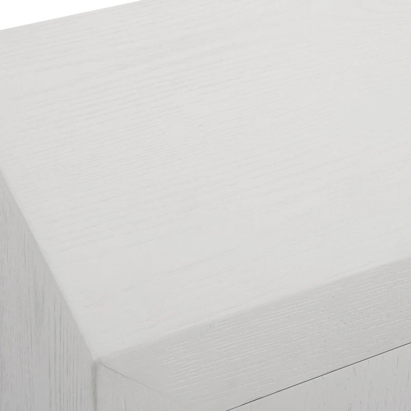 Meuble bas Uttermost Front Range blanc à 2 portes – 40,25 larg. x 34 haut. x 13 prof.