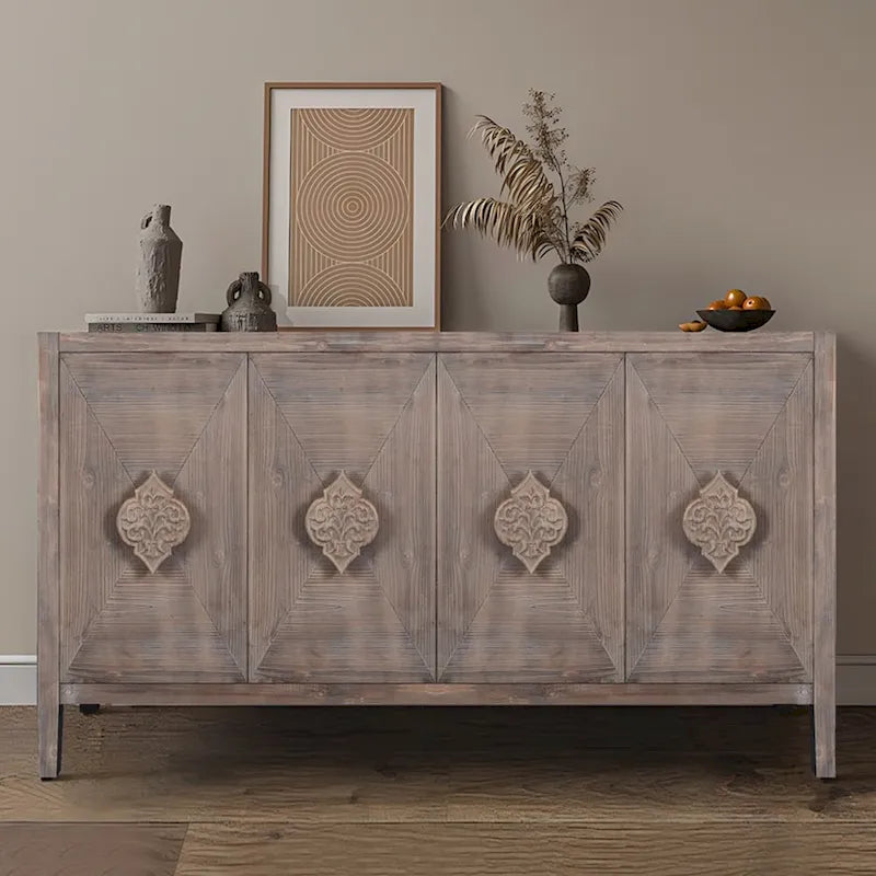 Armoire antique à quatre portes avec poignée de porte sculptée en forme de fleur