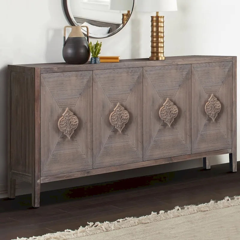 Armoire antique à quatre portes avec poignée de porte sculptée en forme de fleur