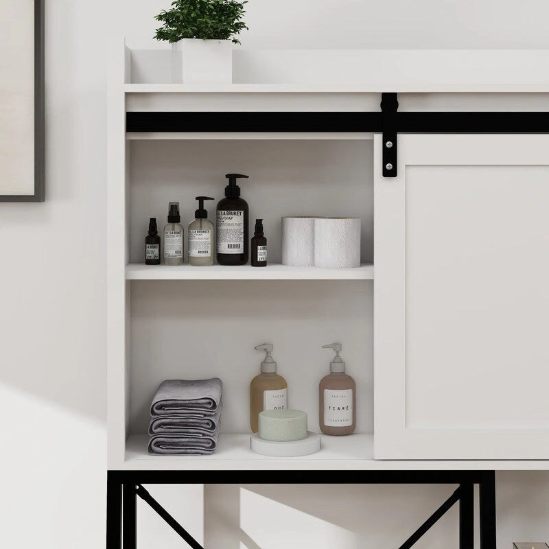 Meuble de rangement de salle de bain Grondin de style moderne du milieu du siècle à placer au-dessus des toilettes, meuble de rangement en bois avec portes coulissantes de style grange pour optimiser l'espace.