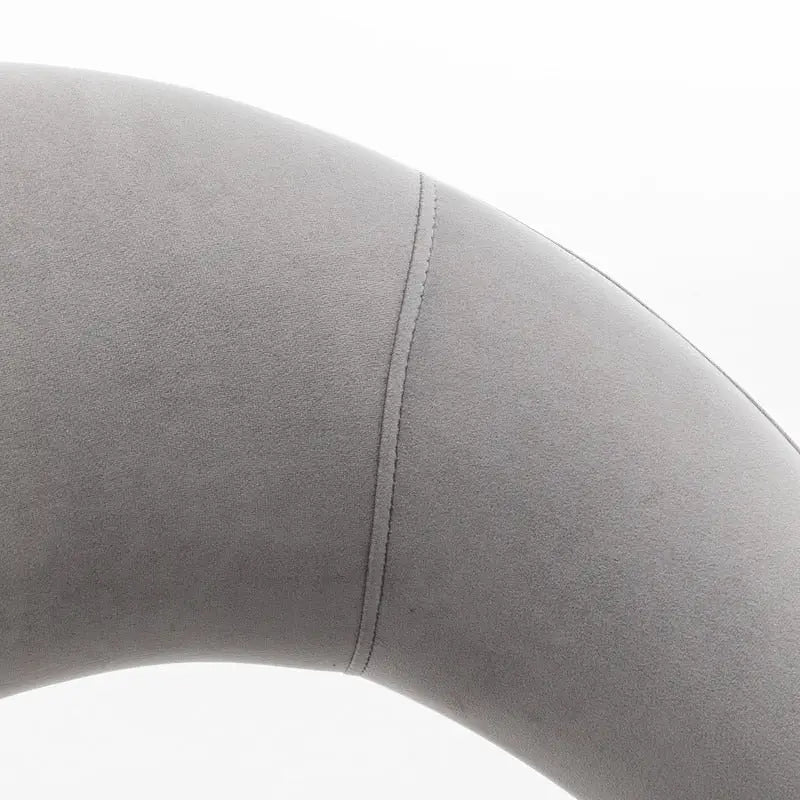 Chaise de salle à manger moderne du milieu du siècle en velours avec dossier ouvert