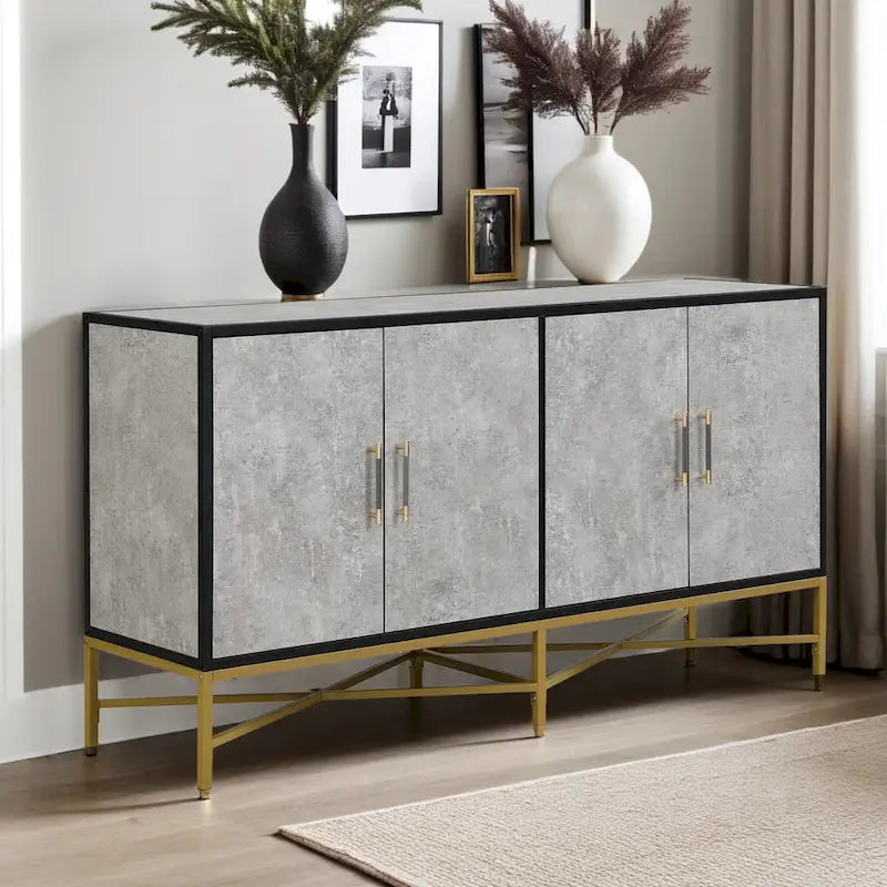 Caractéristiques Distinctives d'un Bahut à Quatre Portes avec Design en Métal et Piétement Croisé, Adapté aux Salons