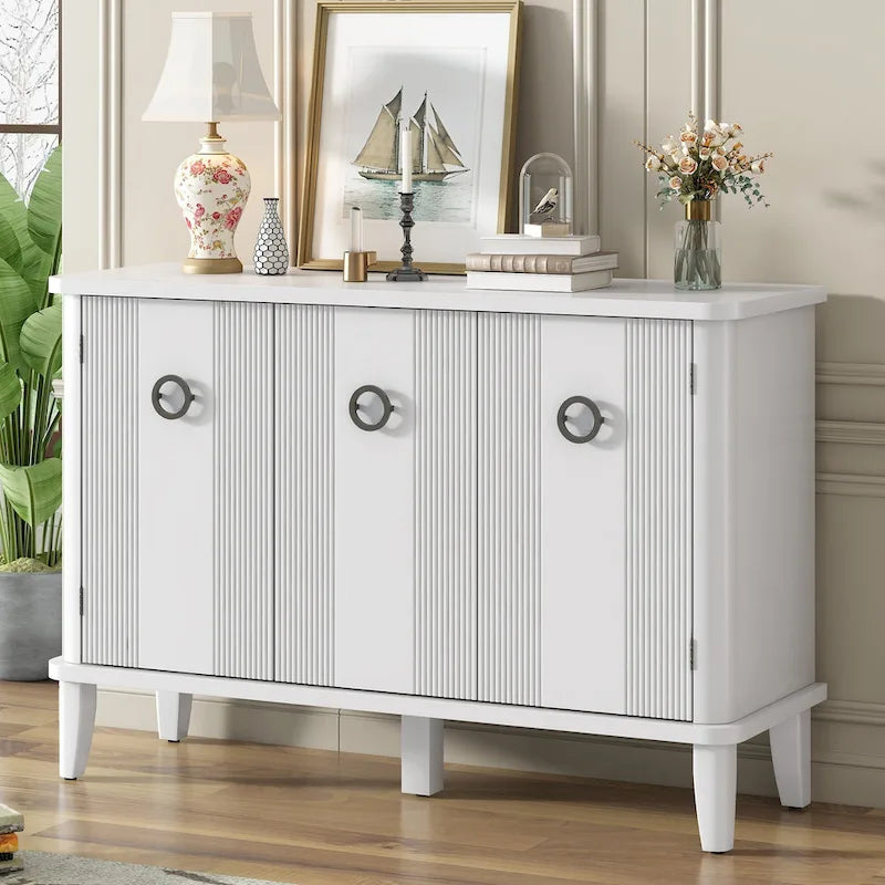 Armoire en placage de frêne de Mandchourie, sobre et pleine d'atmosphère