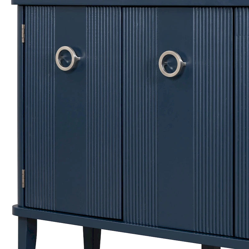 Armoire en placage de frêne de Mandchourie, sobre et pleine d'atmosphère