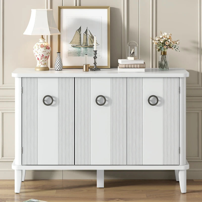Armoire en placage de frêne de Mandchourie, sobre et pleine d'atmosphère