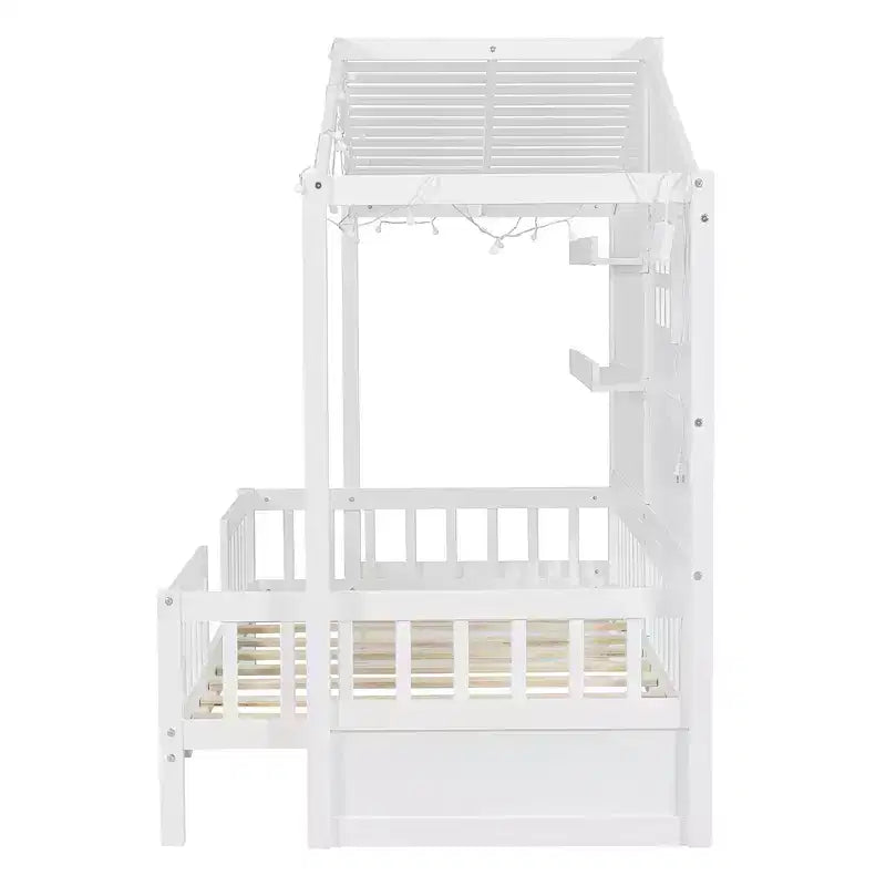 Lit cabane double avec étagères de rangement et barrières, cadre de lit Montessori en bois pour enfants avec fenêtre et bande lumineuse scintillante