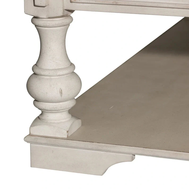 Table basse Morgan Creek blanc antique, avec accents tabac brossé.