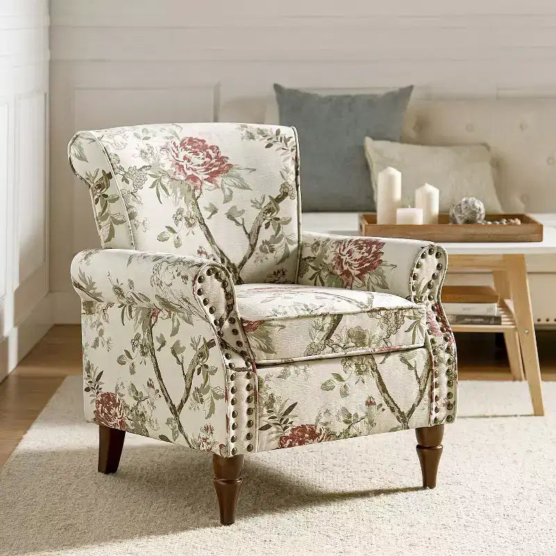 Fauteuil en bois traditionnel Araceli, rembourré à motifs floraux, avec dossier à oreilles et garniture cloutée | ART OF LIVING DESIGNS